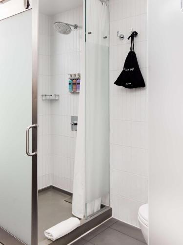 Un baño de Arlo NoMad
