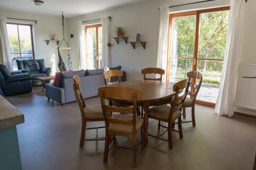 a living room with a wooden table and chairs at Les jardins du Quesnoy 