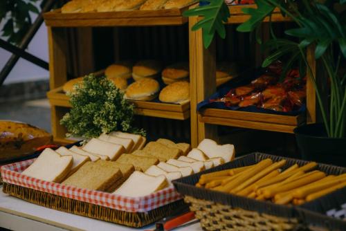 Comida en o cerca de este hotel