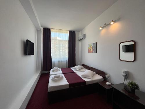 Postel nebo postele na pokoji v ubytování Hotel Tineretului