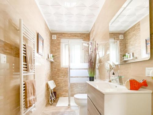a bathroom with a toilet and a sink at Casa Senna in Alicante