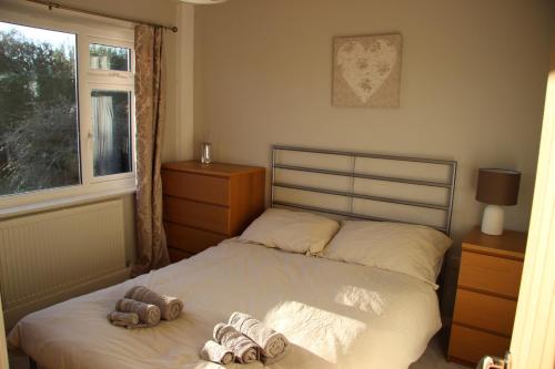 Säng eller sängar i ett rum på Ewe Cottage