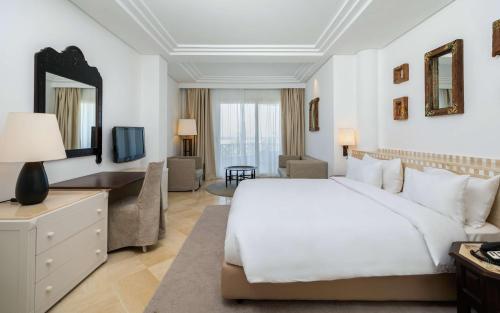 Un ou plusieurs lits dans un hébergement de l'établissement Radisson Blu Palace Resort & Thalasso, Djerba