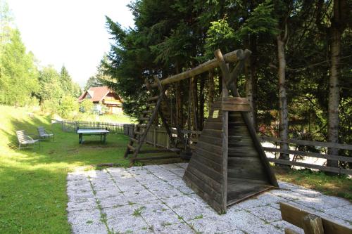 Un jardín fuera de STAUDACH - apartment near the ski slopes