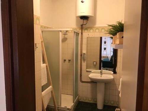 A bathroom at Appartamento Martini 33