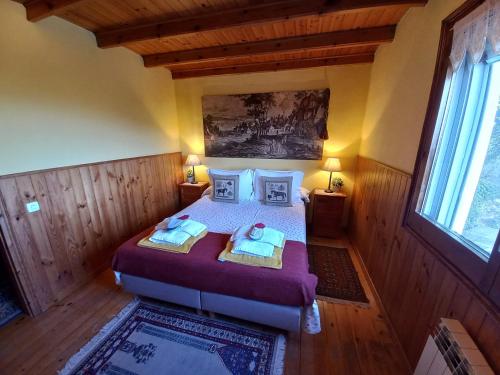 an overhead view of a bedroom with a bed at Finca La Pedrera Resort in Capellades