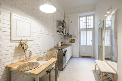 Kuchyňa alebo kuchynka v ubytovaní Atelier Apartment