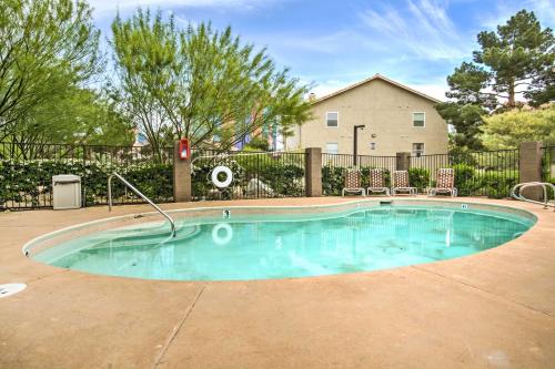 Pet-Friendly Las Vegas Condo 1 Mi to the Strip!