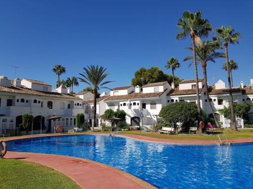 Modern House with large pool!