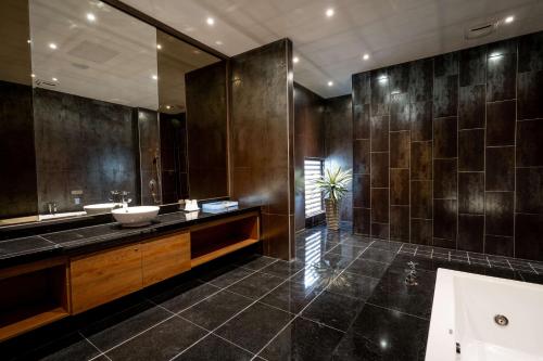 a bathroom with two sinks and a large mirror at Aquarius Motel in Taichung