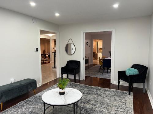 Fresh, Chic, Spacious Home With Everything U Need – Photos 2