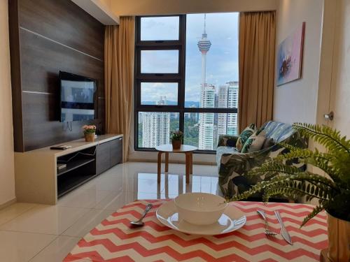 Télévision ou salle de divertissement dans l'établissement The Robertson Bukit Bintang by WEEGO Homes