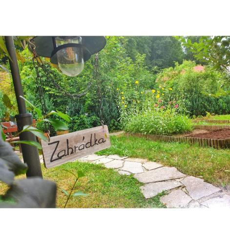 a garden with a sign that says zimbabwe at ROMANTIK HOTEL ELEONORA in Tábor