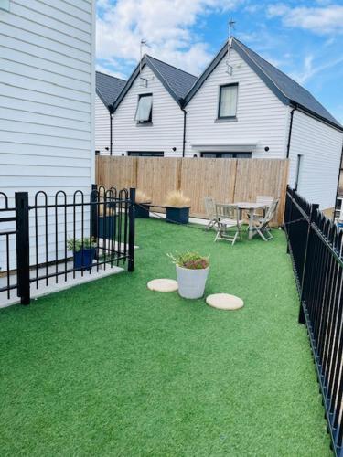 Κήπος έξω από το Salt Yard Apartment, Parking and Terrace, Whitstable