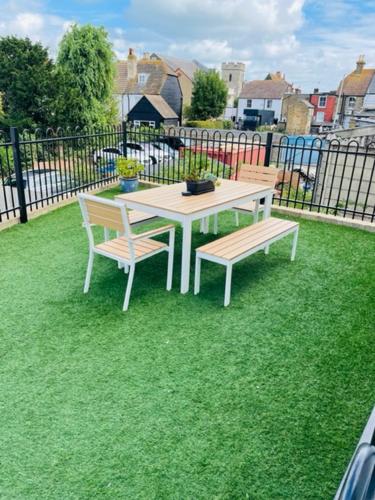 Κήπος έξω από το Salt Yard Apartment, Parking and Terrace, Whitstable