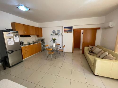 Kuchyň nebo kuchyňský kout v ubytování VIP Resort Apartment on Makenzie Beach