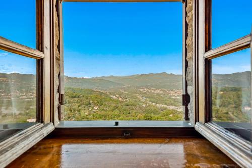A general mountain view or a mountain view taken from the holiday home