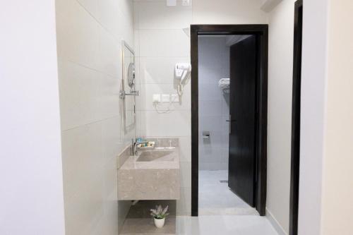 a bathroom with a sink and a mirror at شقق واي سويت للشقق المخدومة in Abha