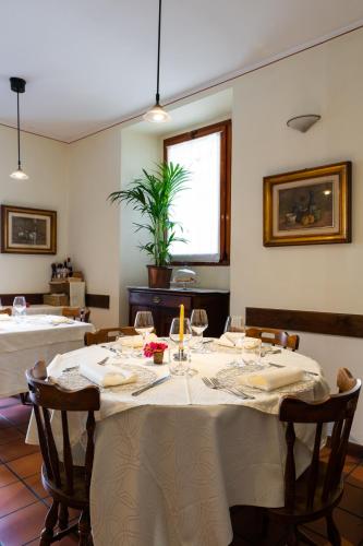 a dining room with a table with wine glasses at Locanda Piemonte da Sciolla in Domodossola