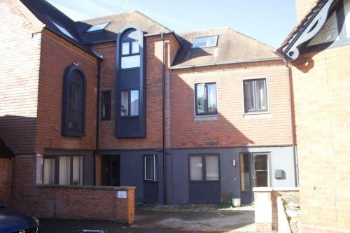 a brick house with a blue door and windows at Fully Furnished Abbey Yard by Prescott Apartments in Abingdon