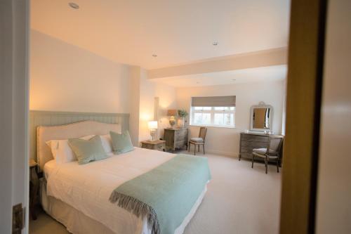 En eller flere senge i et værelse på Woodlands Cottage, Wynyard Hall