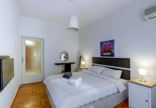 Sunny all day apartment near Athens city center