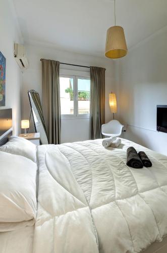 Sunny all day apartment near Athens city center