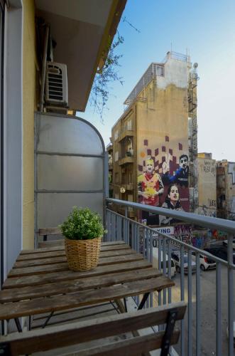 Sunny all day apartment near Athens city center