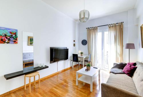 Sunny all day apartment near Athens city center
