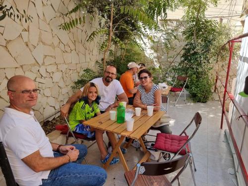 Επισκέπτες που μένουν στο Rainbow Guest House