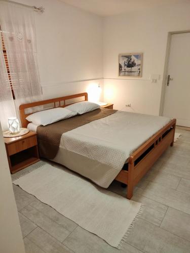 a bedroom with a large bed with a wooden frame at Casa Patrizia in Olbia