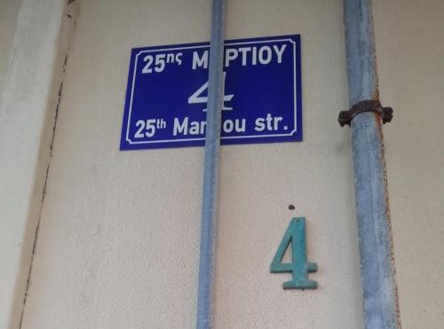 a blue street sign on the side of a building at Dellmar Apartment in Perea