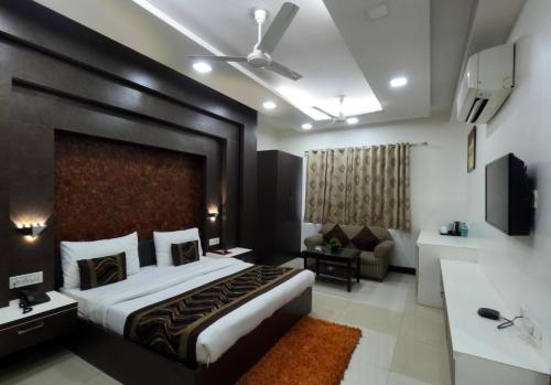 a hotel room with a large bed and a couch at Hotel Red Castle - Karol Bagh in New Delhi