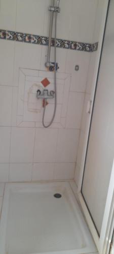 Een badkamer bij Riad beach house
