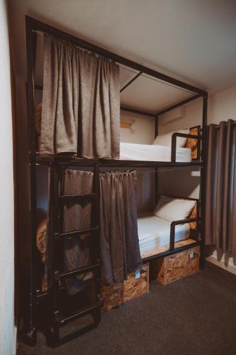 Postel nebo postele na pokoji v ubytování Nomads Hotel