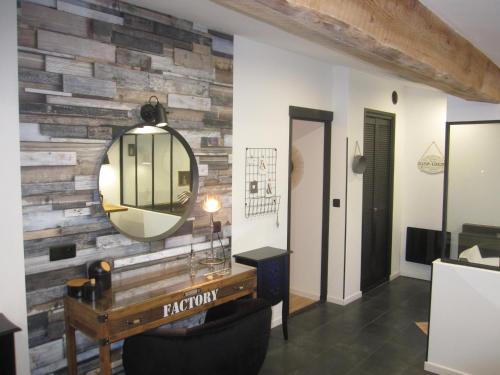 a room with a mirror on a brick wall at La Terracotta in Vidauban