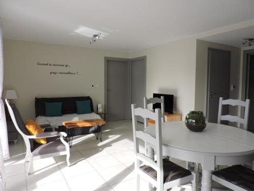 appartement avec balcon terrasse plein sud proche lac et centre ville wifi
