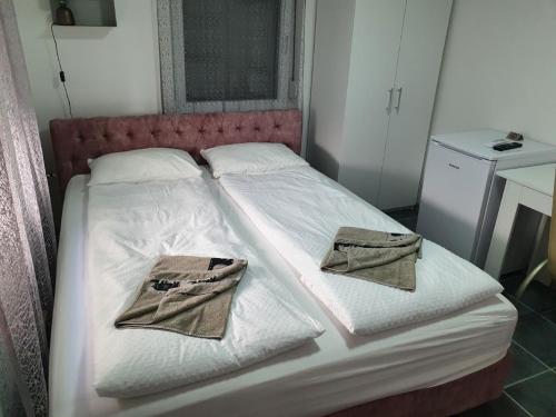 Postel nebo postele na pokoji v ubytování Relax Apartmani Kladovo
