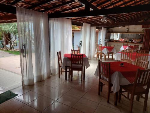 Ruang duduk di Casa 6 Suites e Eventos