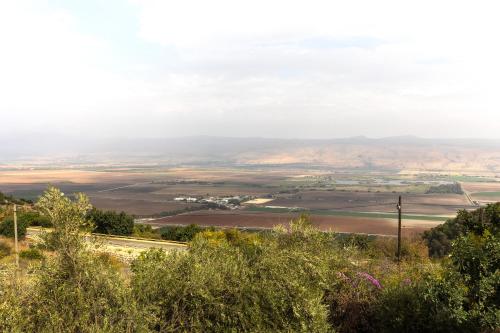 a view of the countryside from a hillside at אירוח פינת חן in Ramot Naftali