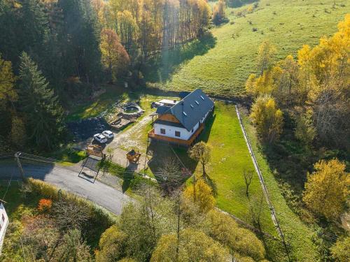 an aerial view of a house in the middle of a field at Chalupa Lilien pod Medvědí skálou Jeseníky in Jindřichov