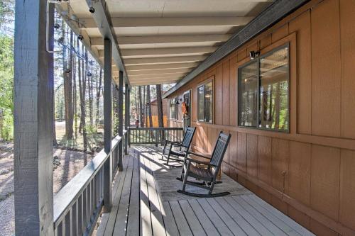 Bright Pinetop Cabin with Deck - Pet Friendly!