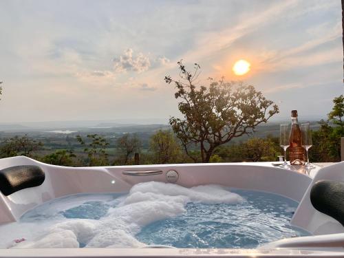 a hot tub with snow inside of it with a sunset at Casa Erva Doce Pousada in Delfinópolis