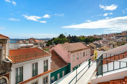WHome Prime Location w AC 3-Bed Duplex Perfect for Families ONLY