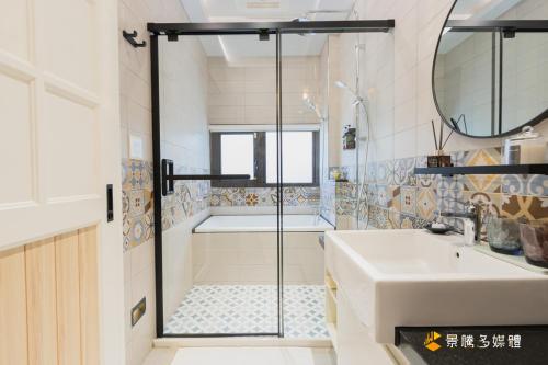 Un baño de Mika BnB