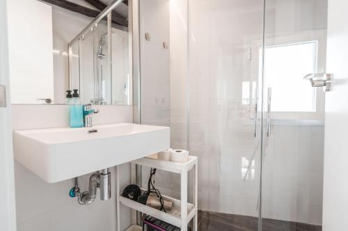 - Apartamento junto la Alhambra y Albaicín - QH EME Suites