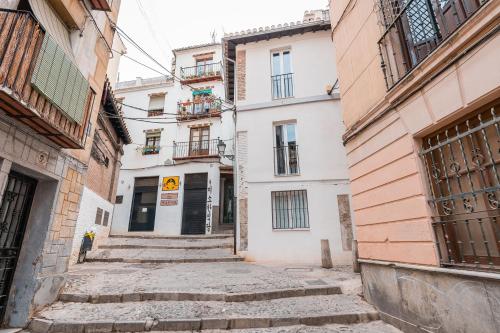 - Apartamento junto la Alhambra y Albaicín - QH EME Suites