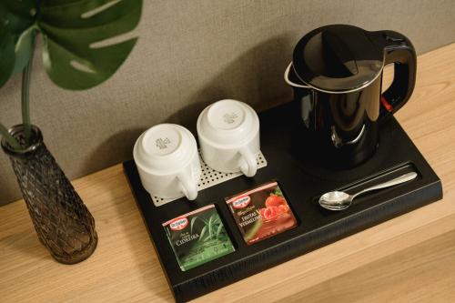 Příslušenství pro přípravu čaje a kávy v ubytování Malbec Casa Hotel