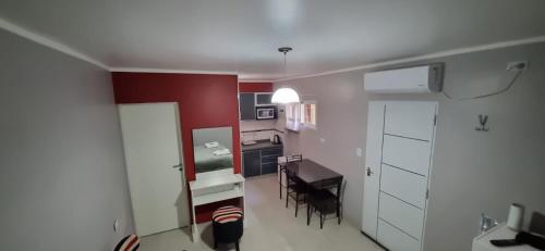 a kitchen and dining room with a table and chairs at Alquiler Céntrico Catamarca I in San Fernando del Valle de Catamarca