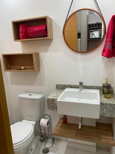 a bathroom with a toilet and a sink and a mirror at estudio metro Brooklin Consulado Americano in Sao Paulo